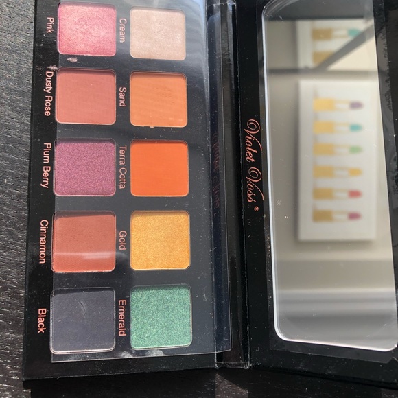 Violet Voss Essentials Palette - Picture 2 of 6